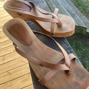 BONGO Tan Strappy Heels